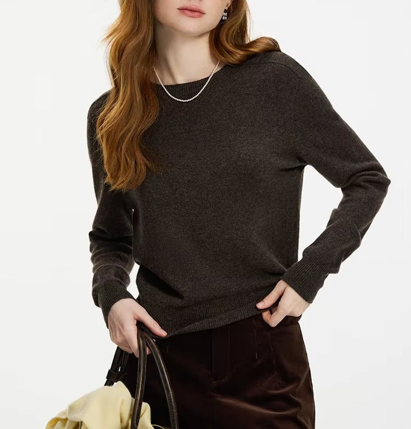 A flattering slihouette that combines warmth with style .